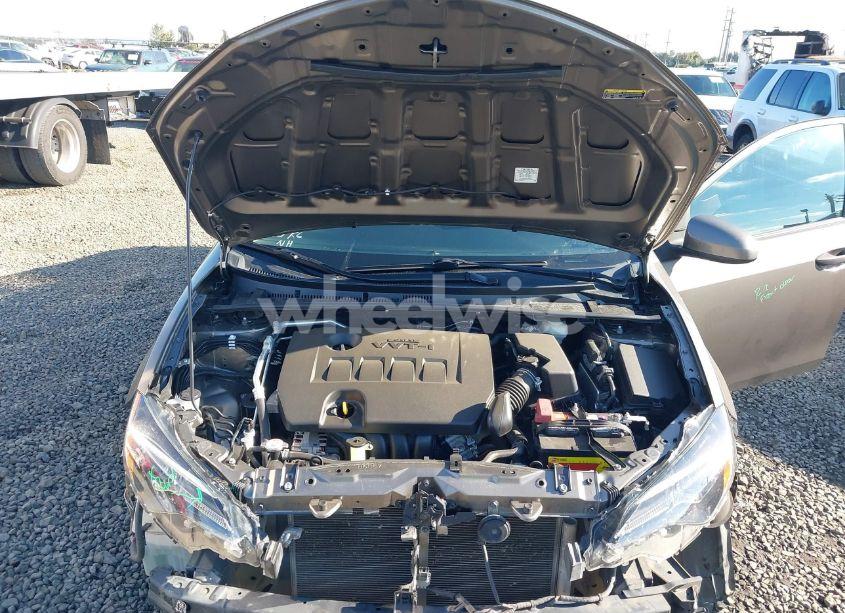 Photo 10 of 2018 Toyota Corolla LE (VIN 2T1BURHE5JC007874)