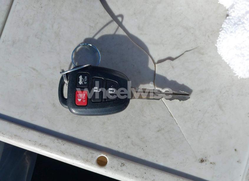 Photo 11 of 2018 Toyota Corolla LE (VIN 2T1BURHE5JC007874)