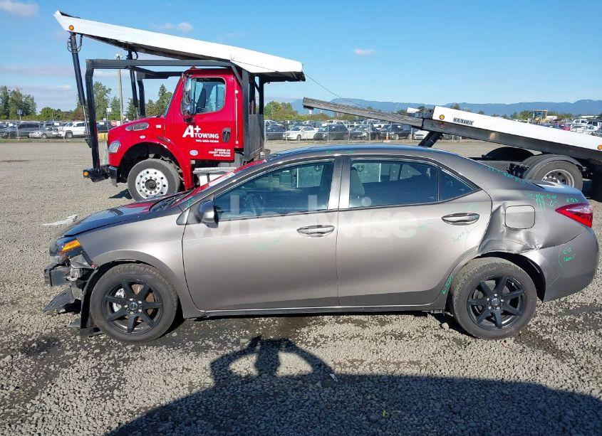 Photo 15 of 2018 Toyota Corolla LE (VIN 2T1BURHE5JC007874)