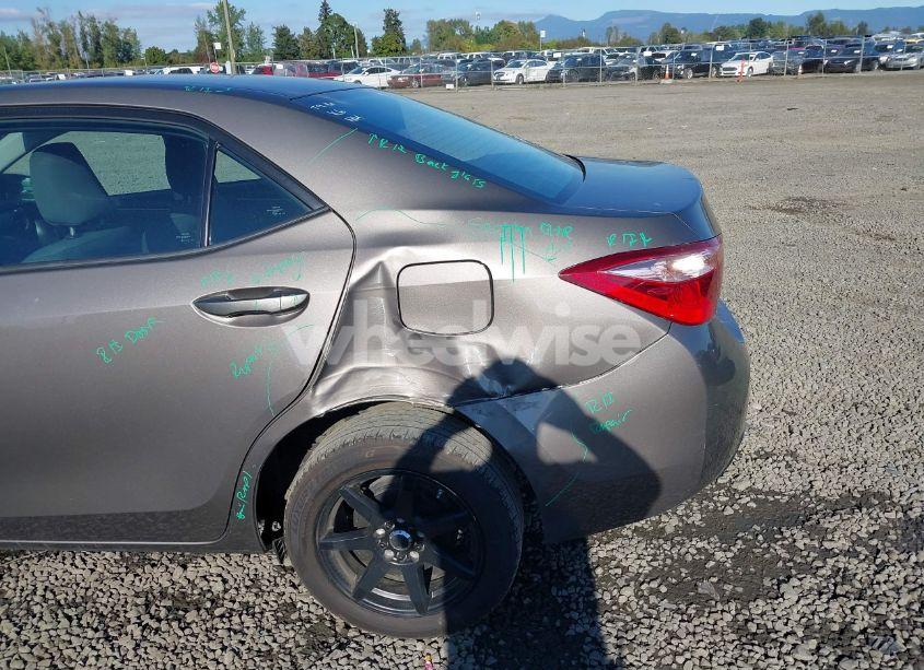 Photo 18 of 2018 Toyota Corolla LE (VIN 2T1BURHE5JC007874)