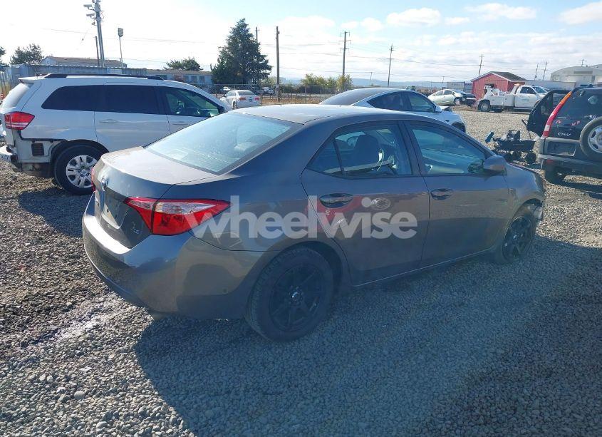 Photo 4 of 2018 Toyota Corolla LE (VIN 2T1BURHE5JC007874)