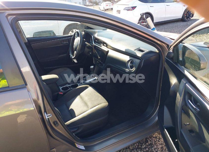 Photo 5 of 2018 Toyota Corolla LE (VIN 2T1BURHE5JC007874)