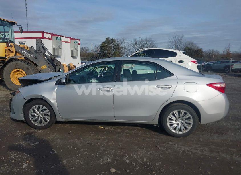 Photo 14 of 2018 Toyota Corolla LE (VIN 2T1BURHE5JC013108)