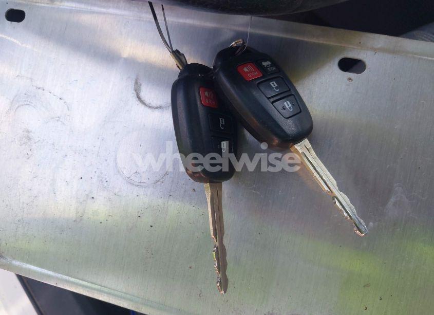 Photo 11 of 2018 Toyota Corolla SE (VIN 2T1BURHE5JC016011)