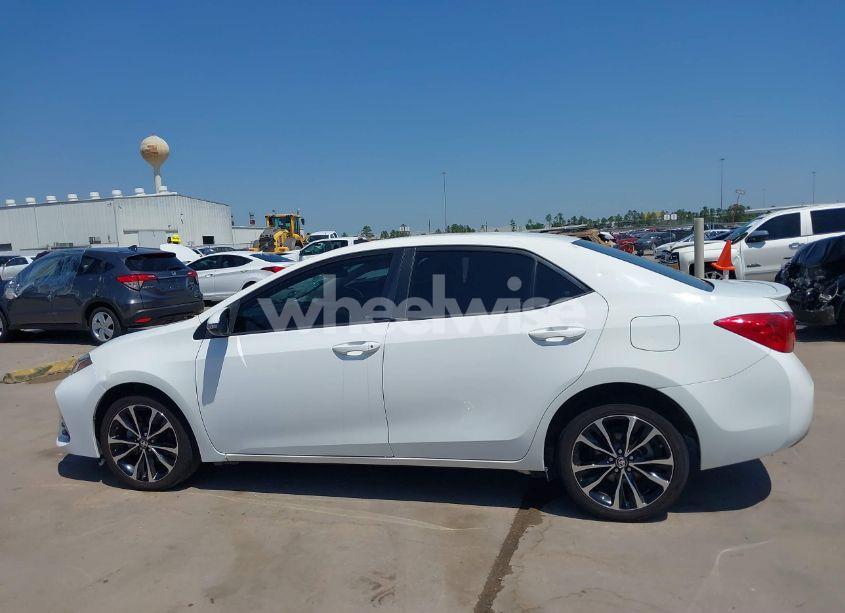 Photo 14 of 2018 Toyota Corolla SE (VIN 2T1BURHE5JC016011)