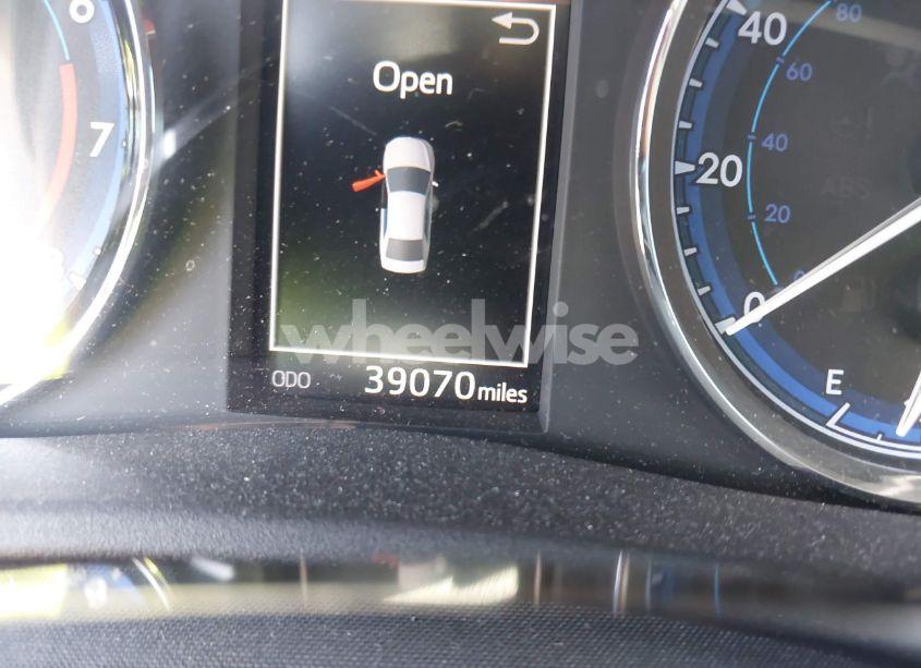 Photo 15 of 2018 Toyota Corolla SE (VIN 2T1BURHE5JC016011)