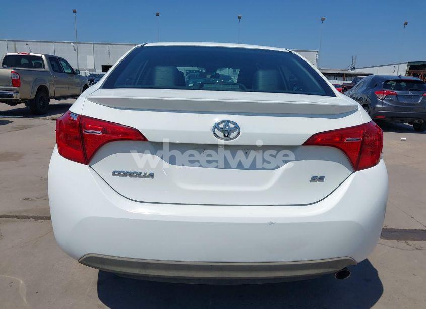 Photo 16 of 2018 Toyota Corolla SE (VIN 2T1BURHE5JC016011)