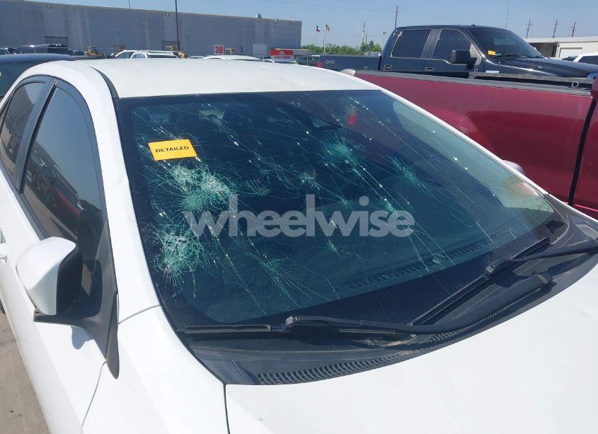 Photo 17 of 2018 Toyota Corolla SE (VIN 2T1BURHE5JC016011)