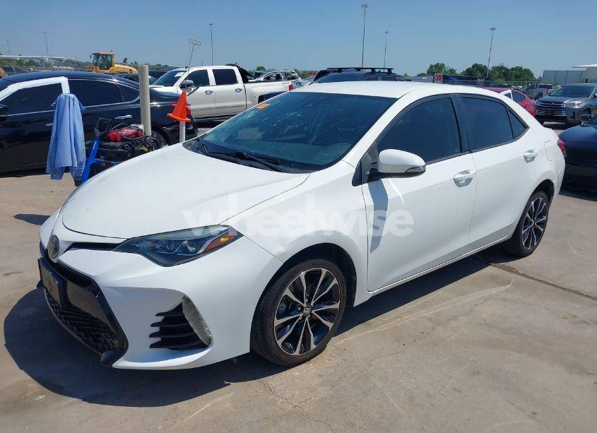 Photo 2 of 2018 Toyota Corolla SE (VIN 2T1BURHE5JC016011)