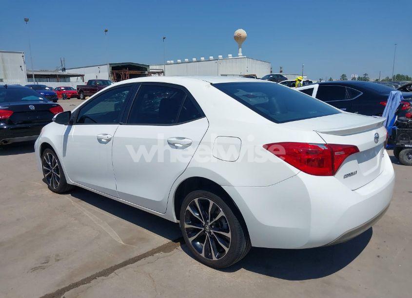 Photo 3 of 2018 Toyota Corolla SE (VIN 2T1BURHE5JC016011)