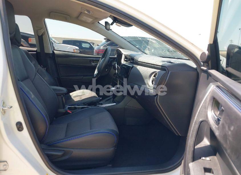 Photo 5 of 2018 Toyota Corolla SE (VIN 2T1BURHE5JC016011)