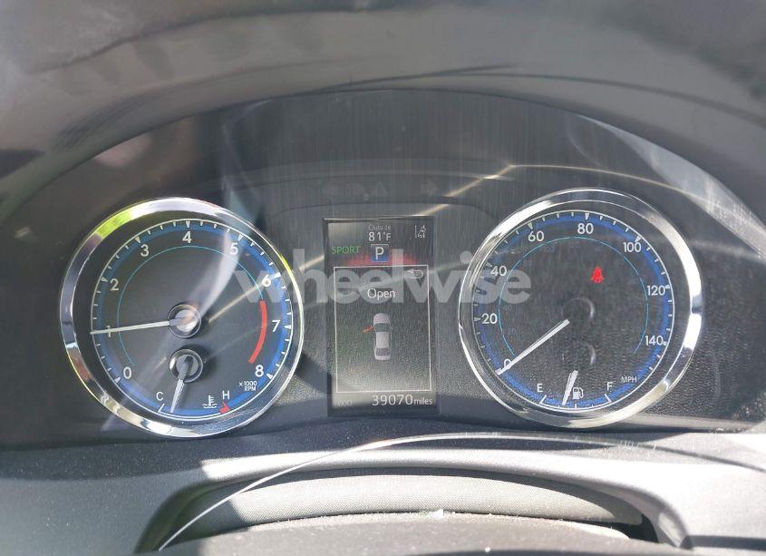 Photo 7 of 2018 Toyota Corolla SE (VIN 2T1BURHE5JC016011)