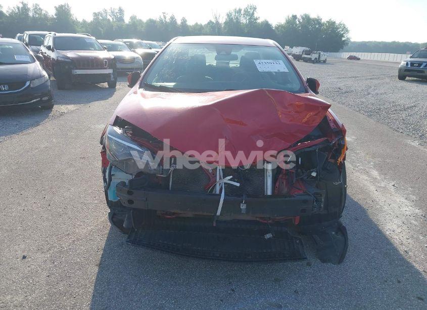 Photo 13 of 2018 Toyota Corolla LE (VIN 2T1BURHE5JC046450)