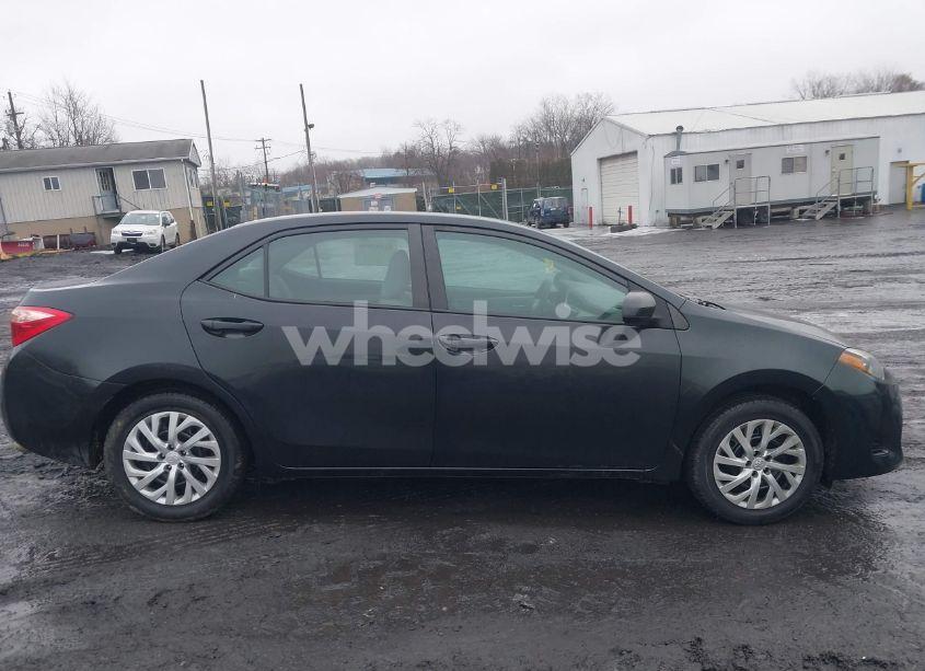 Photo 13 of 2018 Toyota Corolla LE (VIN 2T1BURHE5JC056055)