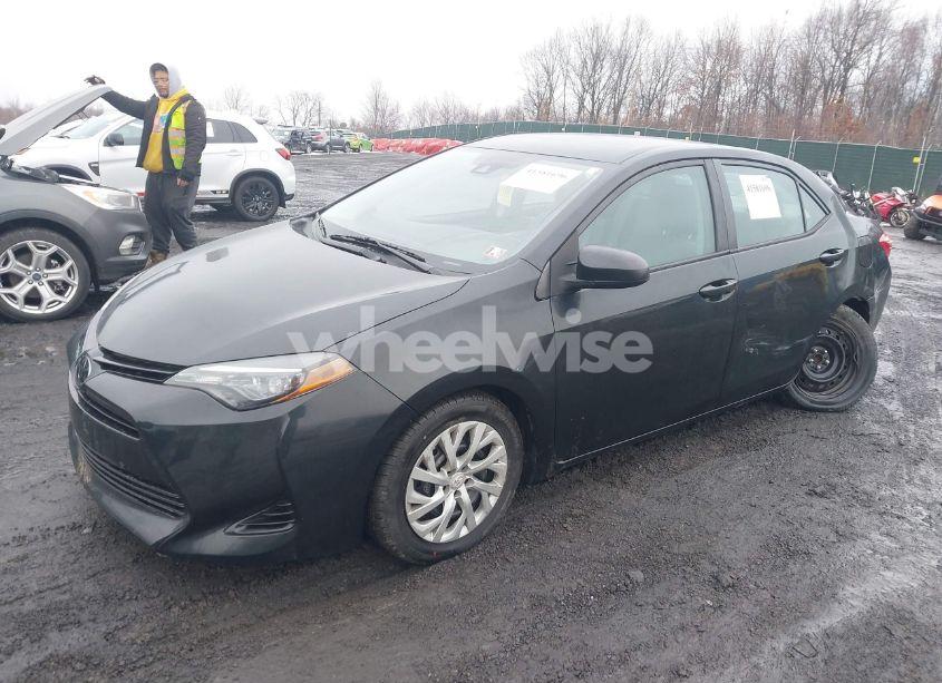 Photo 2 of 2018 Toyota Corolla LE (VIN 2T1BURHE5JC056055)