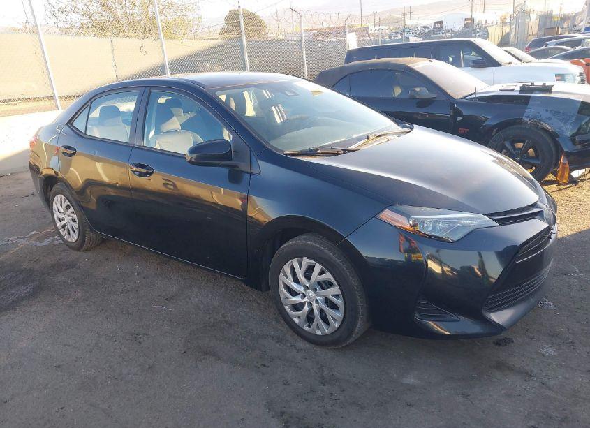 2018 Toyota Corolla LE (VIN 2T1BURHE5JC072580) main photo