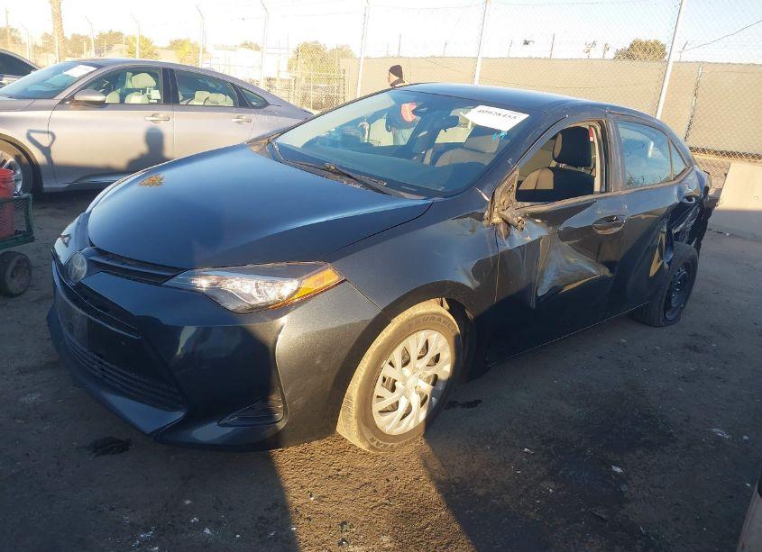 Photo 2 of 2018 Toyota Corolla LE (VIN 2T1BURHE5JC072580)