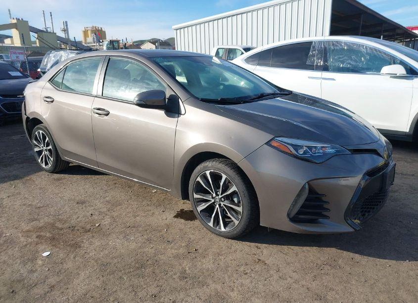 2018 Toyota Corolla L/LE/XLE/SE/XSE (VIN 2T1BURHE5JC075754) main photo