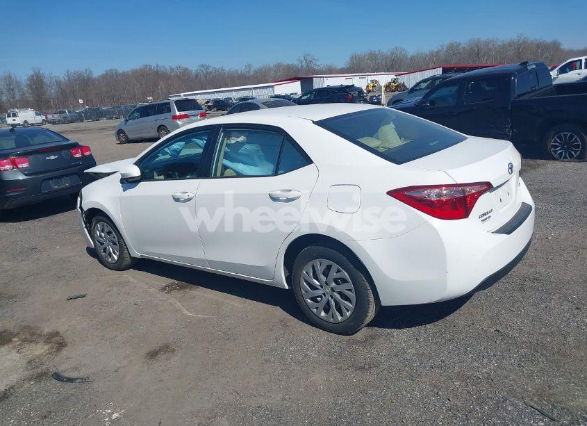 Photo 14 of 2018 Toyota Corolla LE (VIN 2T1BURHE5JC075916)