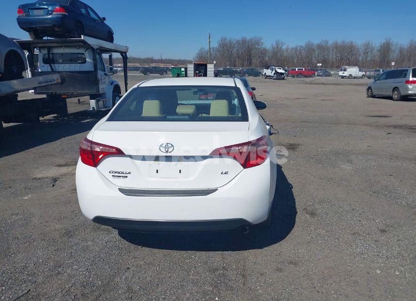 Photo 16 of 2018 Toyota Corolla LE (VIN 2T1BURHE5JC075916)