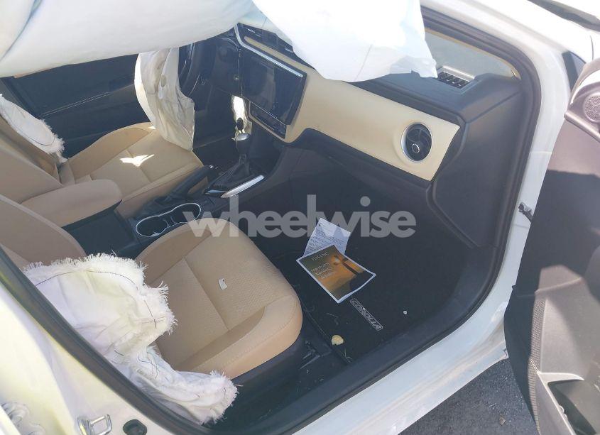 Photo 5 of 2018 Toyota Corolla LE (VIN 2T1BURHE5JC075916)