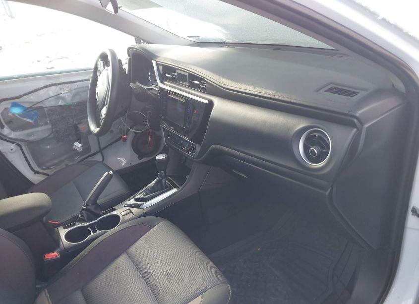 Photo 5 of 2018 Toyota Corolla LE (VIN 2T1BURHE5JC076354)