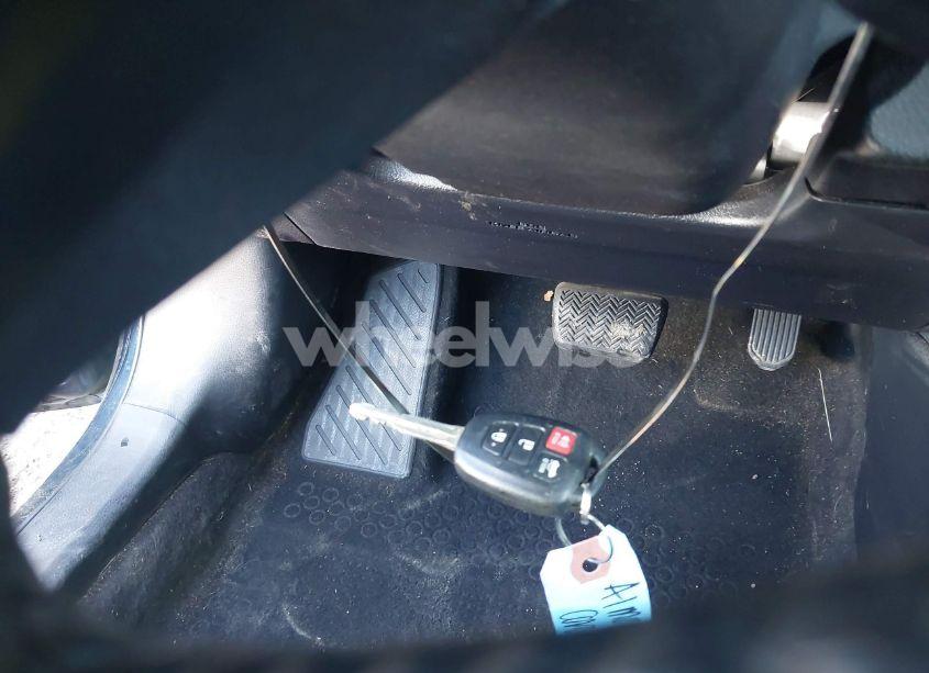 Photo 11 of 2018 Toyota Corolla SE (VIN 2T1BURHE5JC078623)