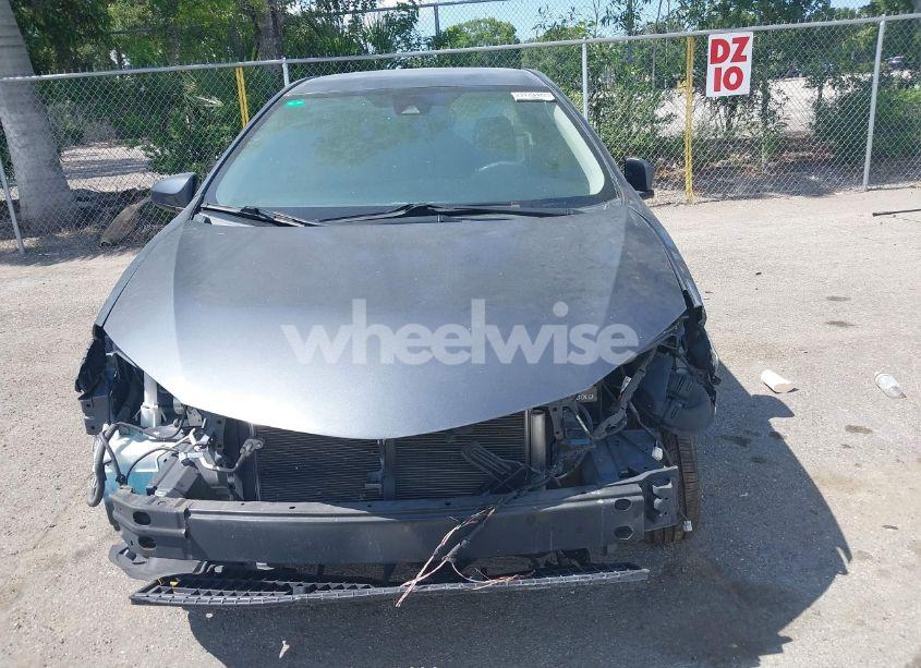 Photo 13 of 2018 Toyota Corolla LE (VIN 2T1BURHE5JC081201)