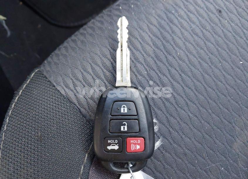 Photo 11 of 2018 Toyota Corolla LE (VIN 2T1BURHE5JC087757)