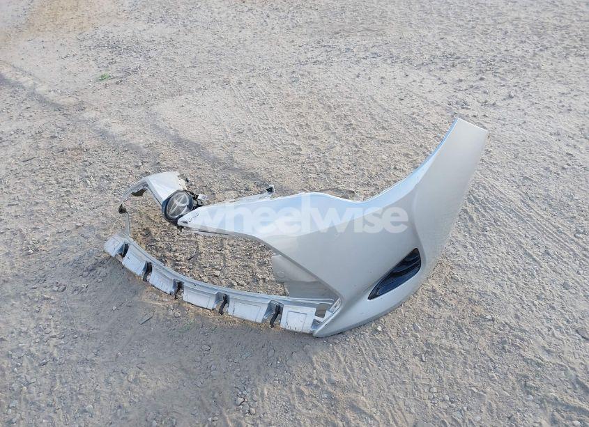 Photo 12 of 2018 Toyota Corolla LE (VIN 2T1BURHE5JC087757)