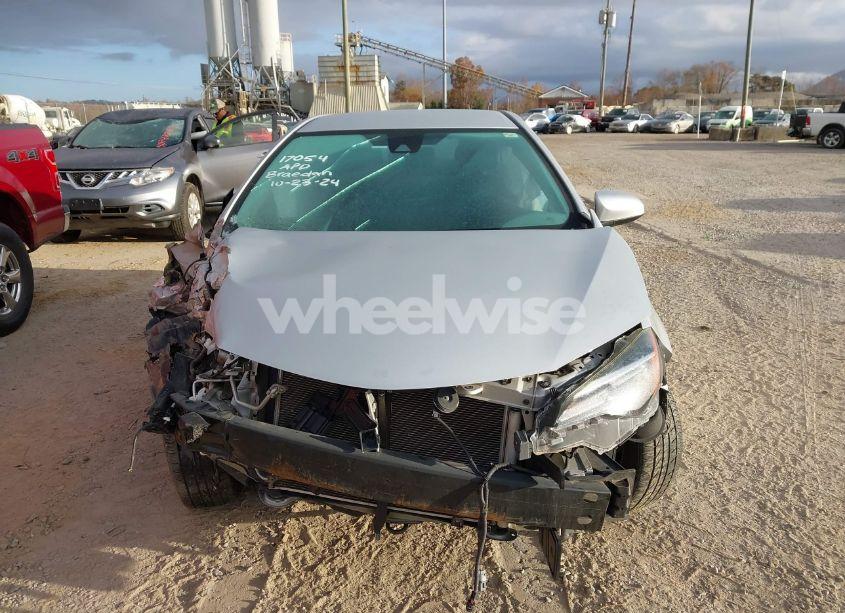 Photo 13 of 2018 Toyota Corolla LE (VIN 2T1BURHE5JC087757)