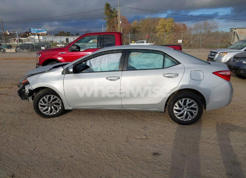 Photo 15 of 2018 Toyota Corolla LE (VIN 2T1BURHE5JC087757)