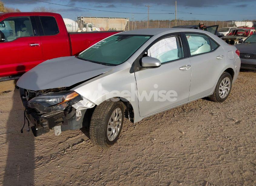 Photo 2 of 2018 Toyota Corolla LE (VIN 2T1BURHE5JC087757)