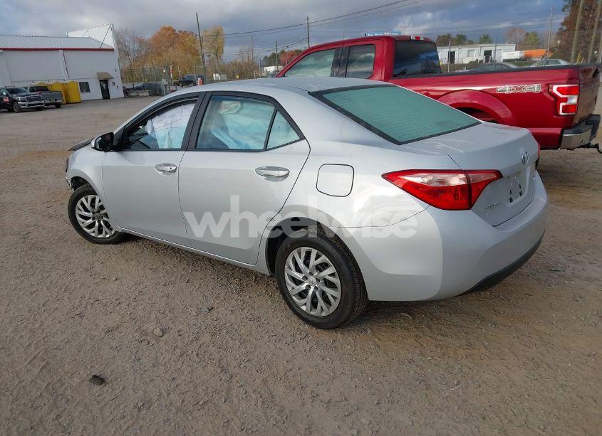 Photo 3 of 2018 Toyota Corolla LE (VIN 2T1BURHE5JC087757)