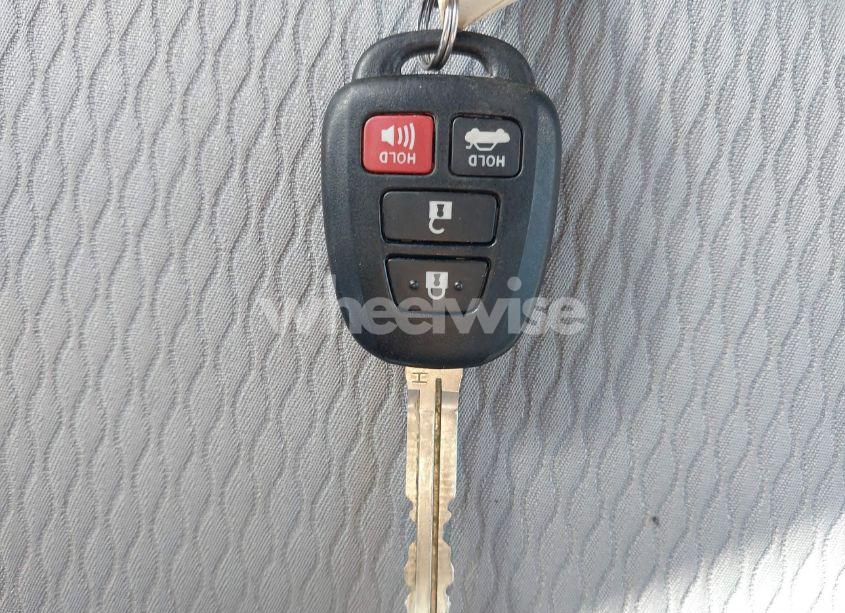 Photo 11 of 2018 Toyota Corolla L/LE/XLE/SE/XSE (VIN 2T1BURHE5JC100250)