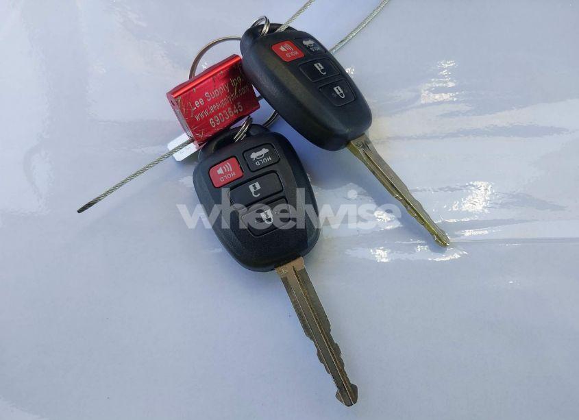 Photo 11 of 2018 Toyota Corolla LE (VIN 2T1BURHE5JC101432)