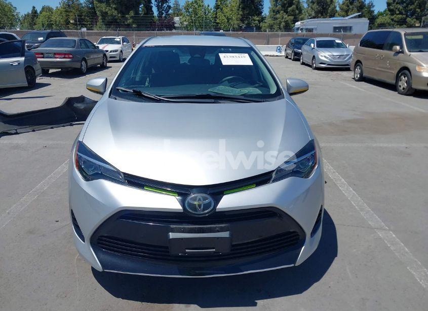 Photo 13 of 2018 Toyota Corolla LE (VIN 2T1BURHE5JC101432)
