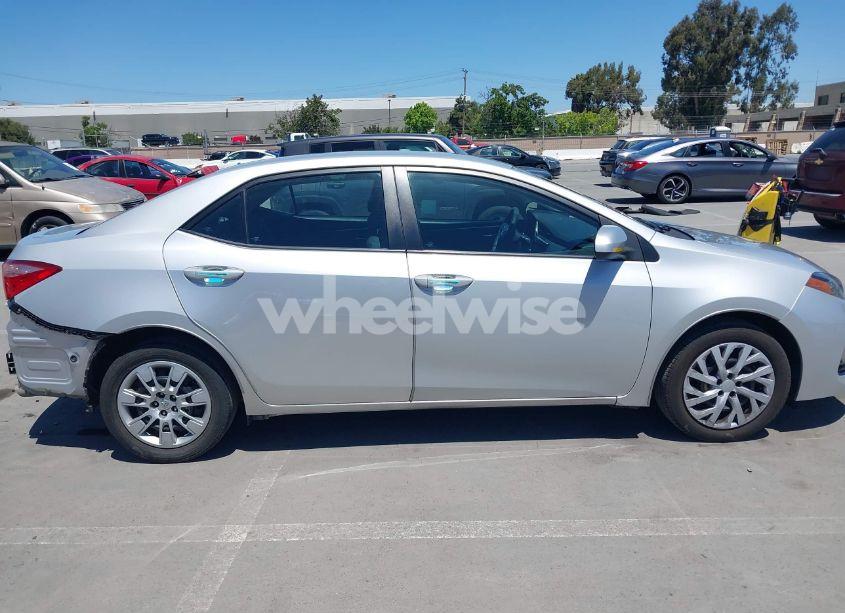 Photo 14 of 2018 Toyota Corolla LE (VIN 2T1BURHE5JC101432)