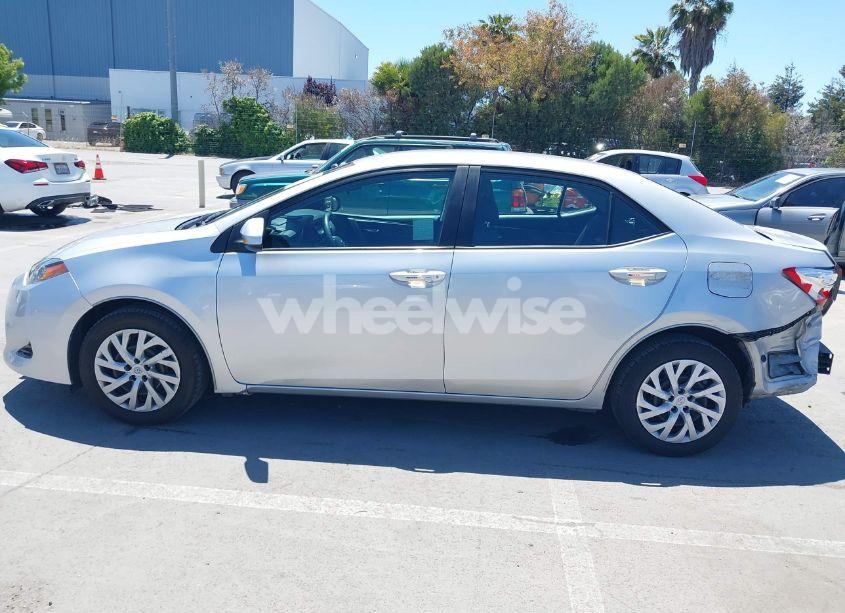 Photo 15 of 2018 Toyota Corolla LE (VIN 2T1BURHE5JC101432)