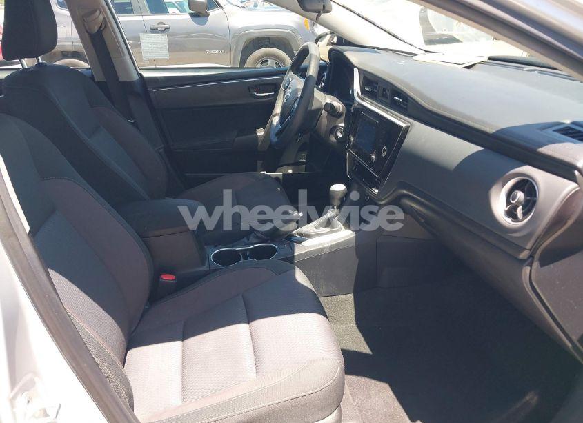 Photo 5 of 2018 Toyota Corolla LE (VIN 2T1BURHE5JC101432)