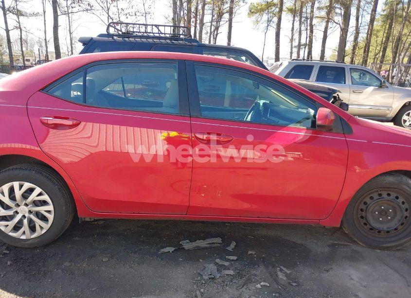 Photo 13 of 2018 Toyota Corolla LE (VIN 2T1BURHE5JC107361)