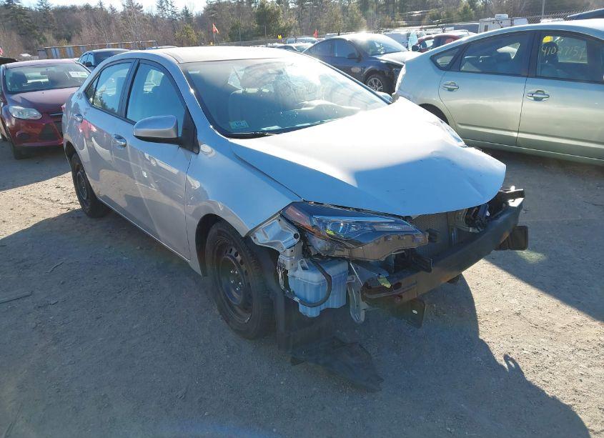 2018 Toyota Corolla LE (VIN 2T1BURHE5JC121597) main photo