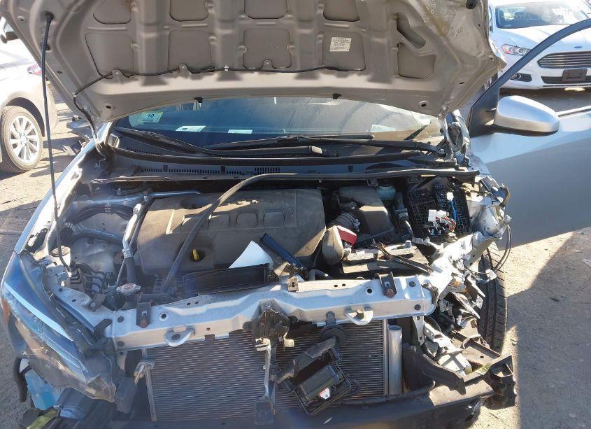 Photo 10 of 2018 Toyota Corolla LE (VIN 2T1BURHE5JC121597)