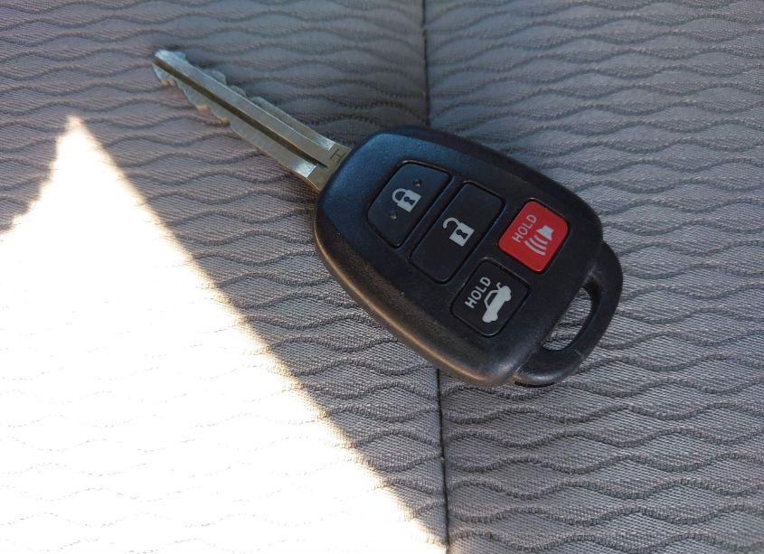 Photo 11 of 2018 Toyota Corolla LE (VIN 2T1BURHE5JC121597)