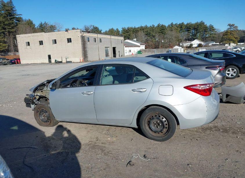 Photo 15 of 2018 Toyota Corolla LE (VIN 2T1BURHE5JC121597)