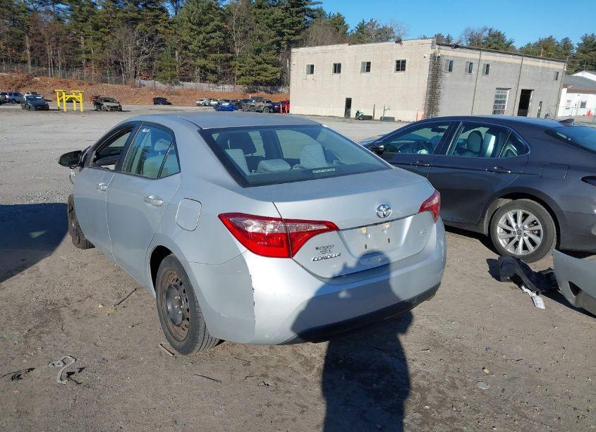 Photo 3 of 2018 Toyota Corolla LE (VIN 2T1BURHE5JC121597)
