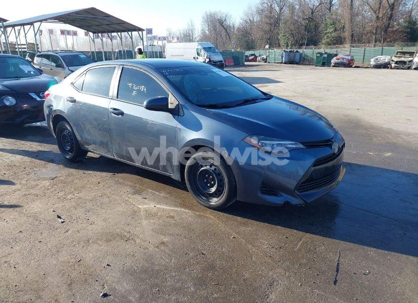 2018 Toyota Corolla LE (VIN 2T1BURHE5JC969463) main photo