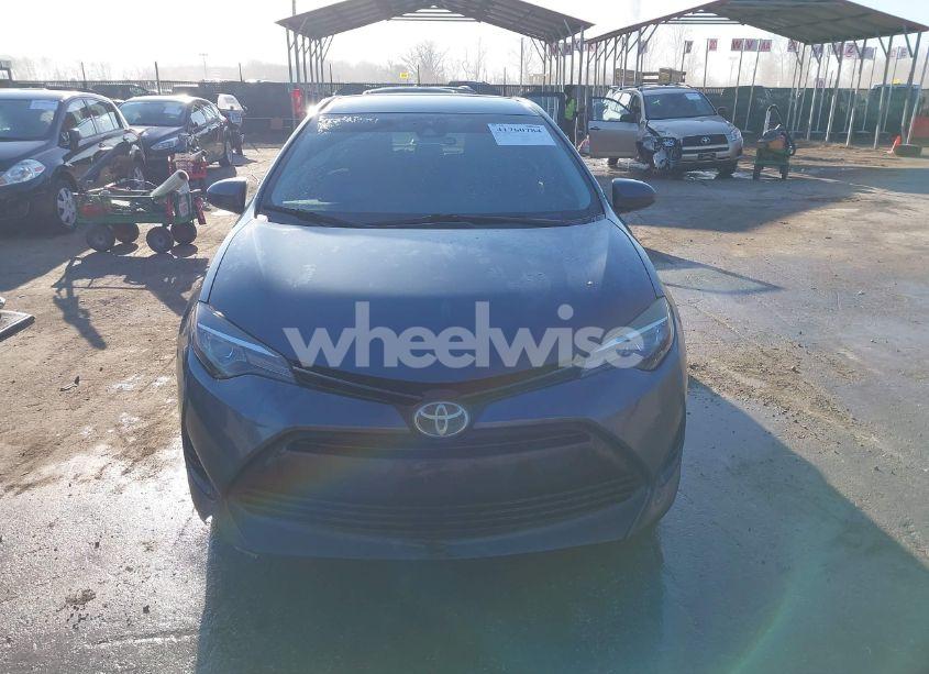 Photo 12 of 2018 Toyota Corolla LE (VIN 2T1BURHE5JC969463)