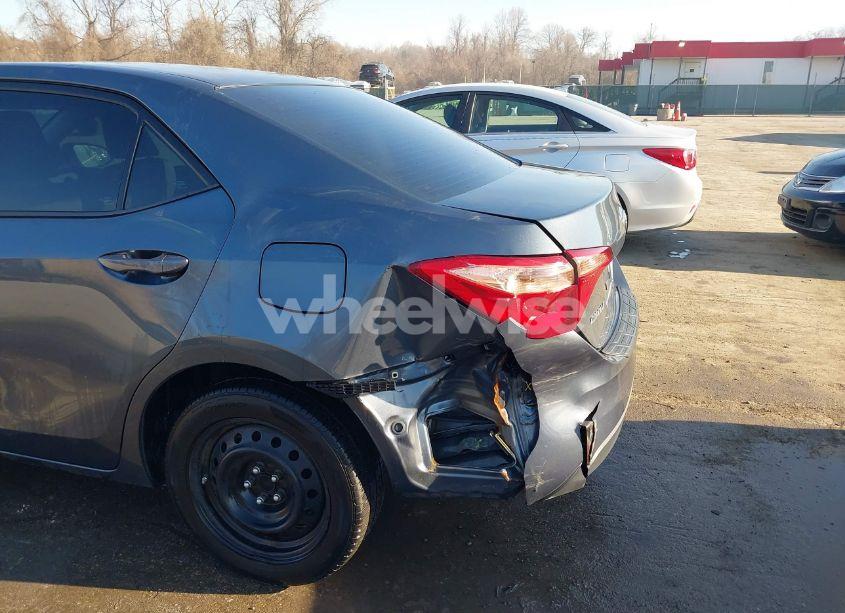 Photo 17 of 2018 Toyota Corolla LE (VIN 2T1BURHE5JC969463)