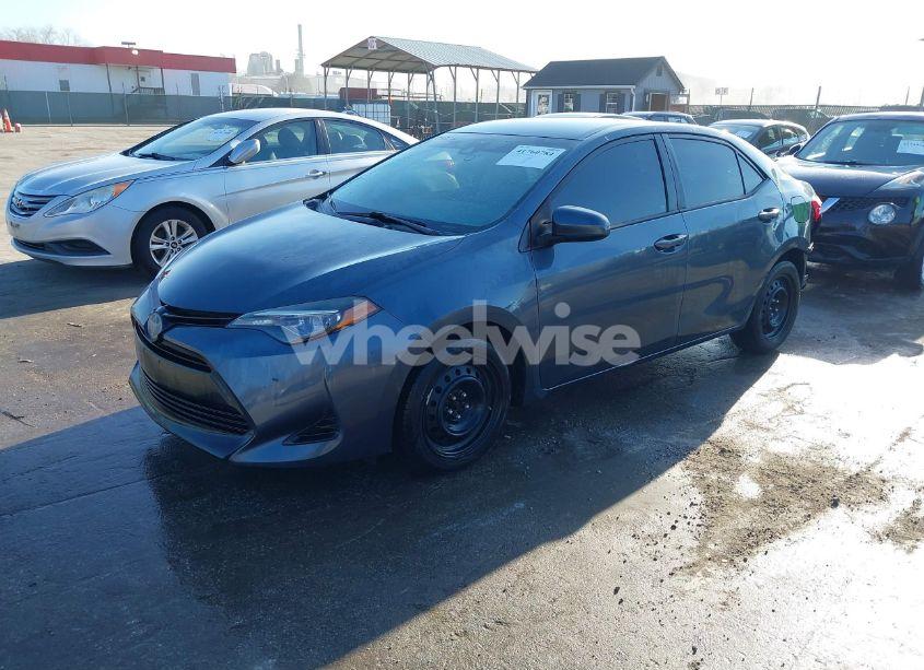 Photo 2 of 2018 Toyota Corolla LE (VIN 2T1BURHE5JC969463)